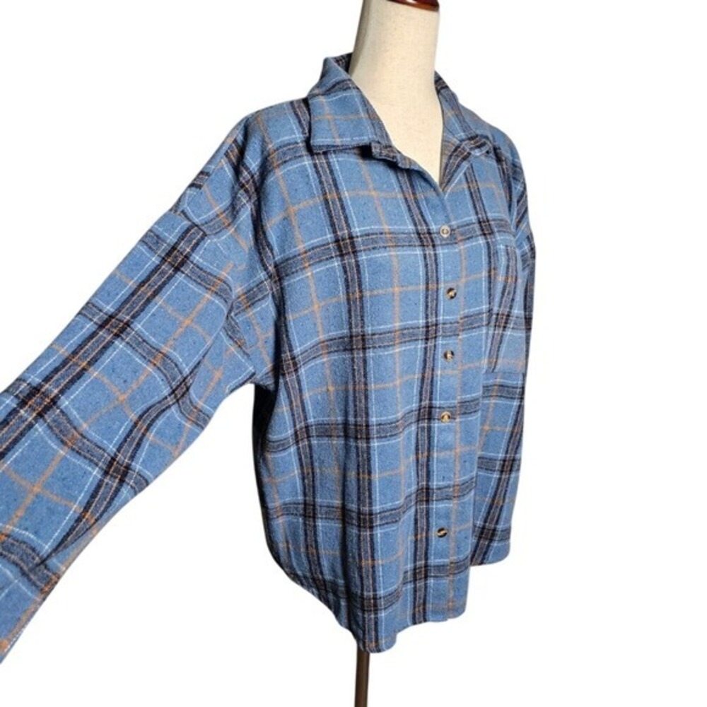 BKE Boyfriend Thick but Soft Boxy Fit Button Up Flannel Lg PTP 23 Length 26